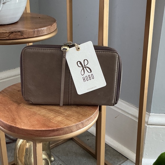 HOBO Handbags - HOBO Taupe Leather Zip Wallet with Tag